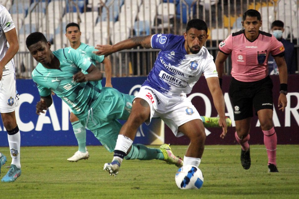 Antofagasta sufrió con el poderío físico de Liga de Quito en la Sudamericana