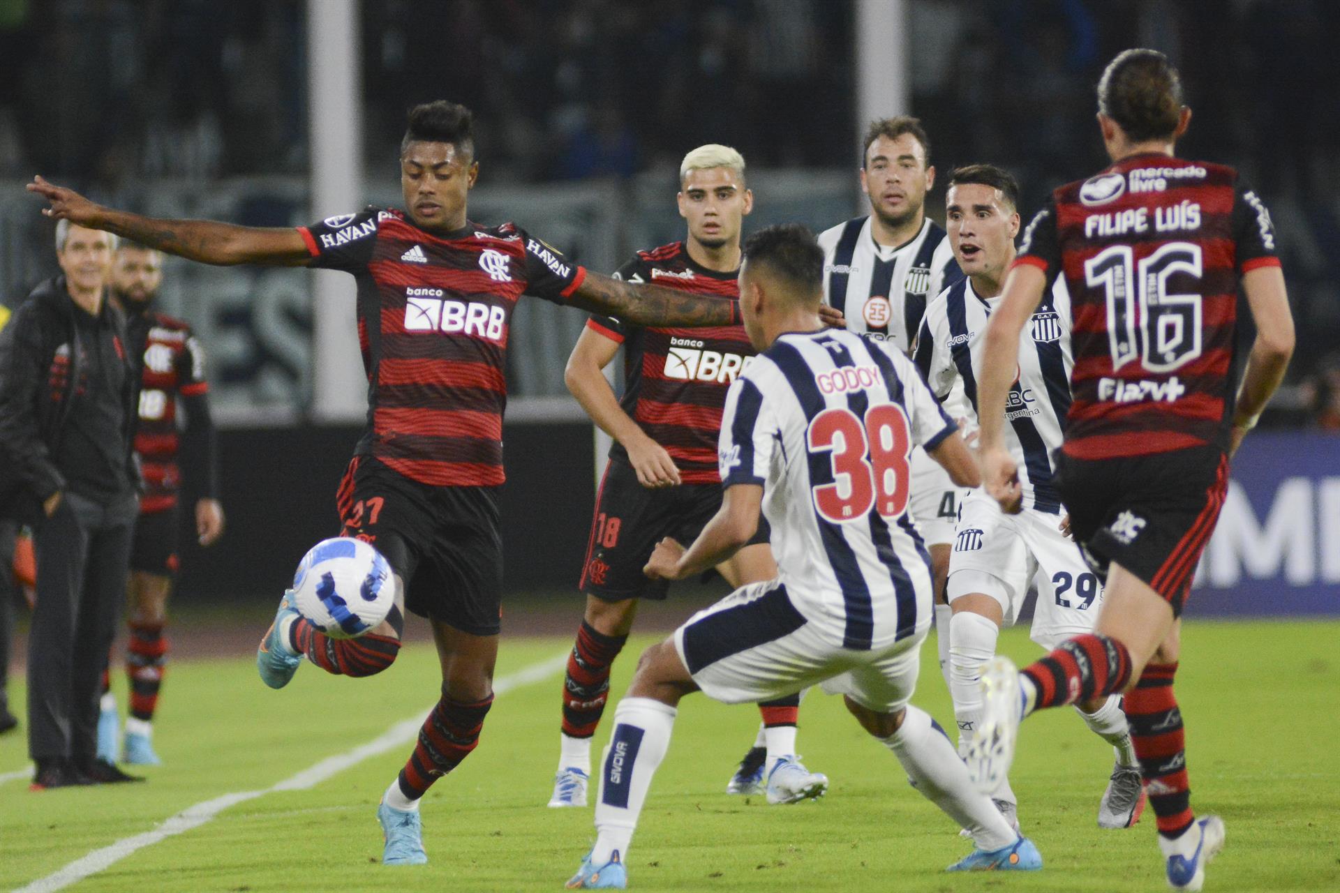 Talleres complicó a la UC al cosechar un punto ante Flamengo en la Copa Libertadores