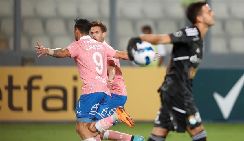 La UC despertó a tiempo, empató con Sporting Cristal y sigue viva en Copa Libertadores