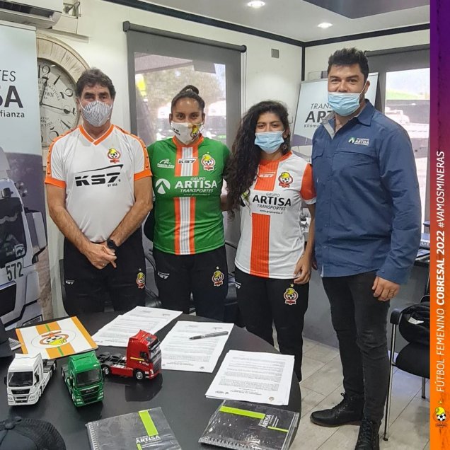 Cobresal femenino presentó nueva camiseta para la temporada 2022