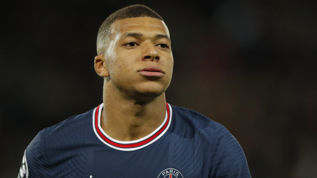 Madre de Mbappé desmintió acuerdo del jugador y PSG para renovar su contrato