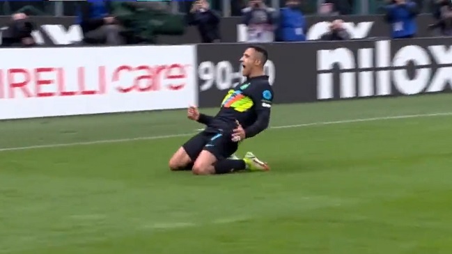 Alexis cerró el triunfo de Inter de Milán con un gol en los descuentos