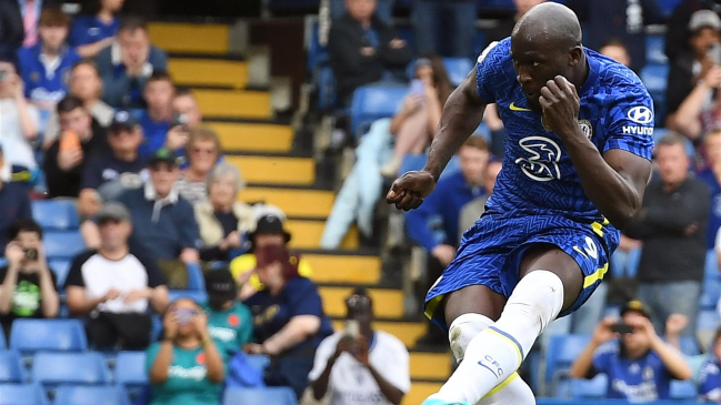 Lukaku anotó un doblete, pero Wolves igualó en la agonía ante Chelsea en la Premier League