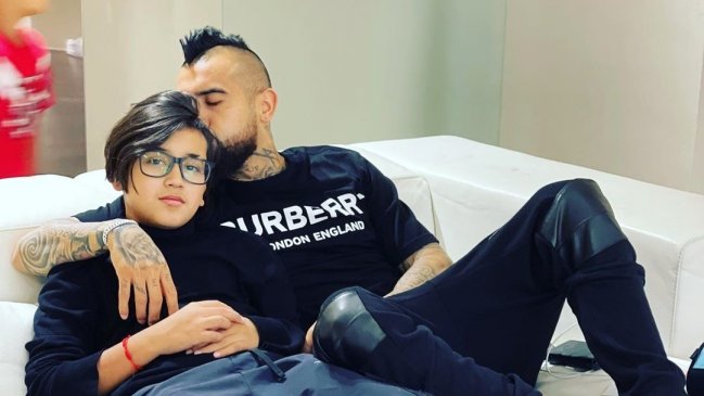 Arturo Vidal lució un casi golazo de chilena de su cumpleañero hijo Alonso