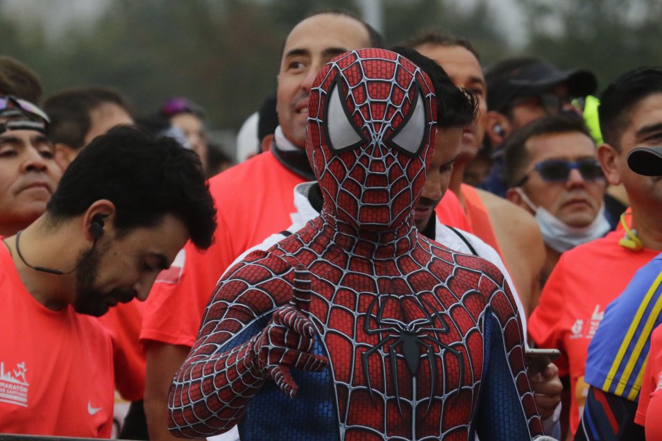 Con histórica participación chilena: Las imágenes que dejó el Maratón de Santiago