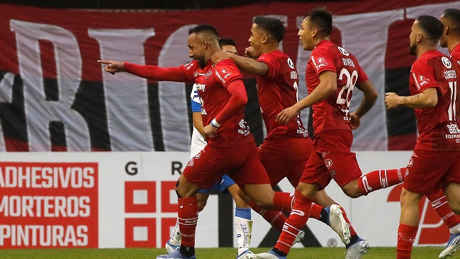 Bernardo Cerezo marcó un gol validado por el VAR en partido de Ñublense y U. Católica
