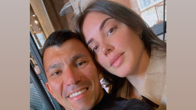 “Con la patrona”: Gary Medel se mostró feliz junto a su esposa
