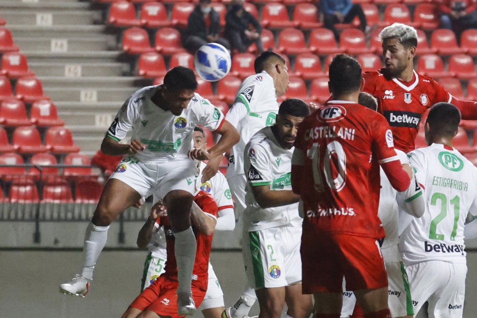 Williams Alarcón fue figura de Unión La Calera con un golazo de tiro libre ante Audax Italiano