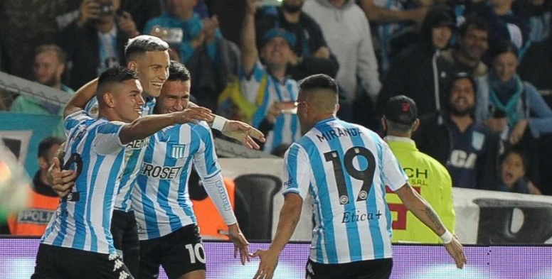 Racing de Eugenio Mena aplastó a Aldosivi y se instaló en semifinales en Argentina