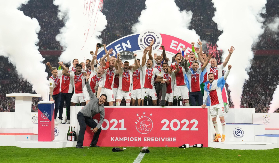 Ajax conquistó su trigésimo sexto título en la liga de Países Bajos tras golear a Heerenveen