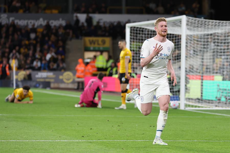 Manchester City dio otro paso al título en Premier ante Wolverhampton con un brillante Kevin de Bruyne