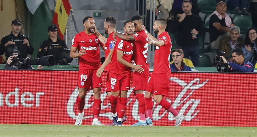 Atlético de Madrid derrotó a Elche de Enzo Roco, clasificó a Champions y complicó a Betis