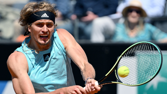 Zverev clasificó a cuartos del Masters de Roma y espera por Garin o Cilic