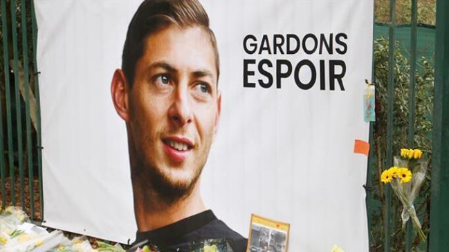 La liga francesa evalúa sancionar a OGC Niza por cánticos de burla a Emiliano Sala