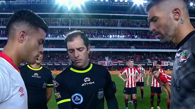 “¿Por qué me eliges el color?”: El curioso diálogo en el sorteo de los penales entre Estudiantes y Argentinos Juniors