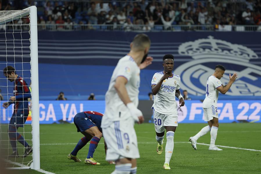 Real Madrid mandó al descenso a Levante en jornada histórica para Benzema y Vinicius