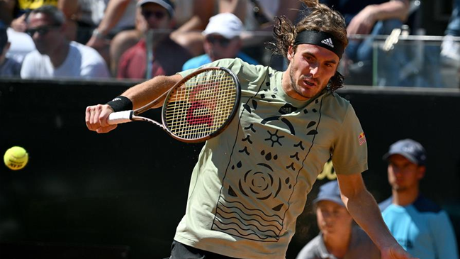 Tsitsipas se impuso a Sinner y el público para avanzar a la semifinal en el Masters de Roma