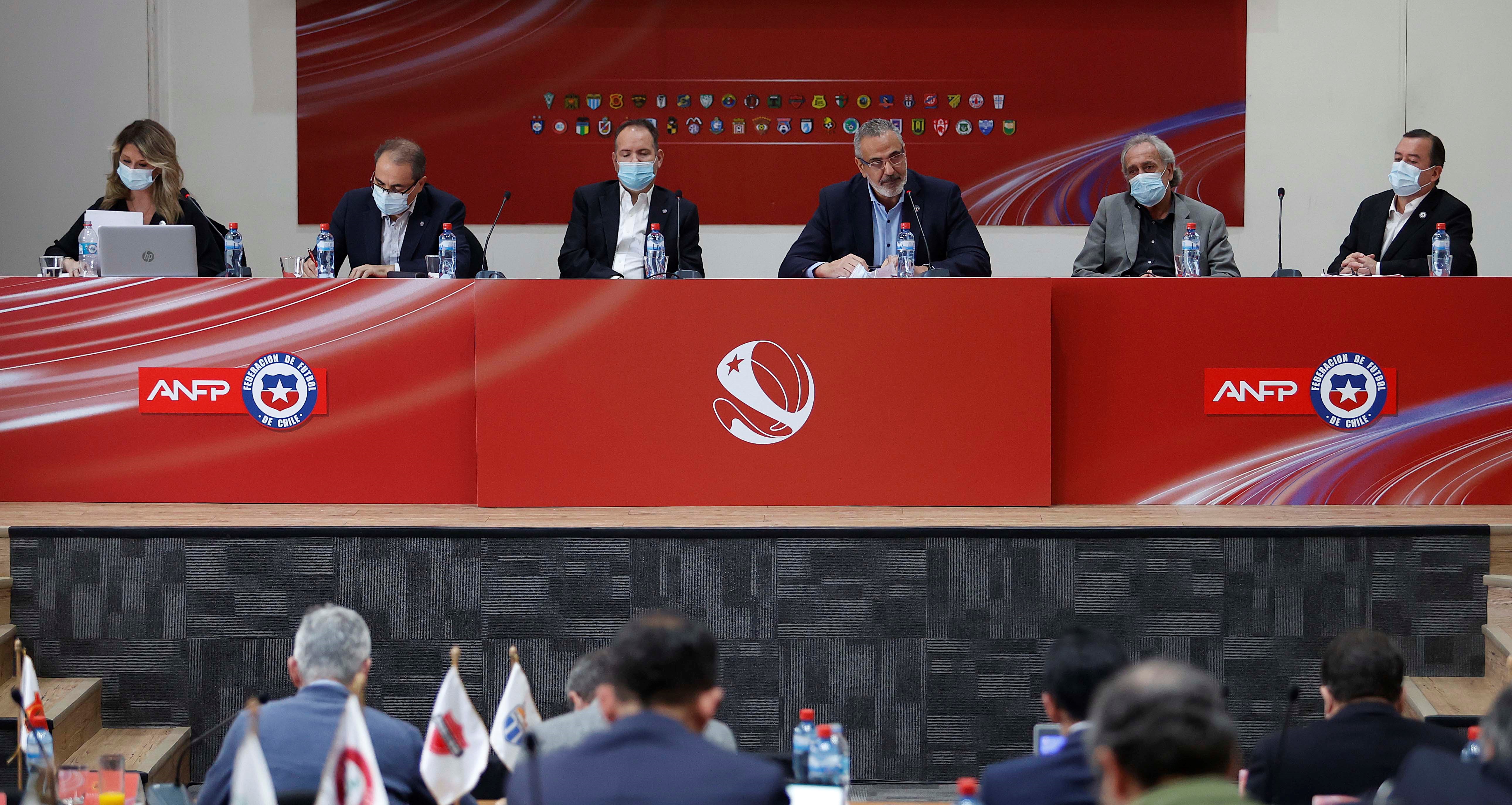 El editorial de Igor Ochoa: La semana de la dirigencia de la ANFP es un espejo de su realidad