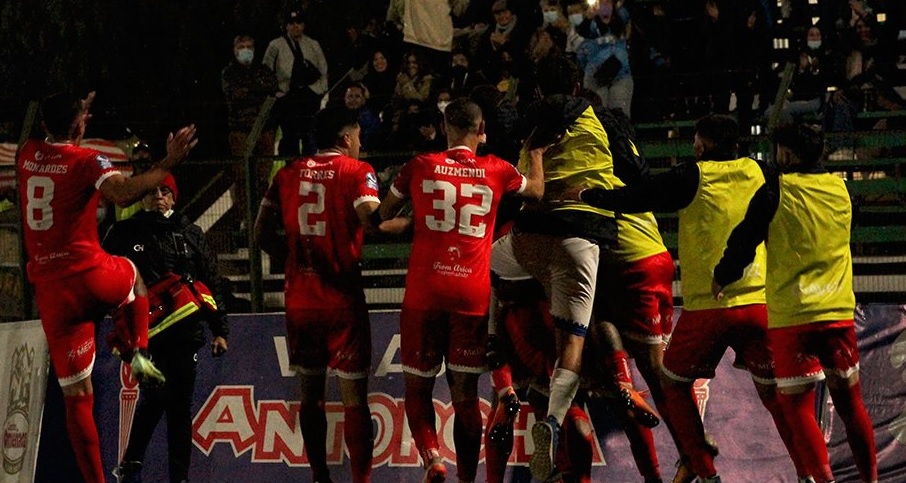 San Marcos de Arica venció a Trasandino en polémico partido y es líder en la Segunda División