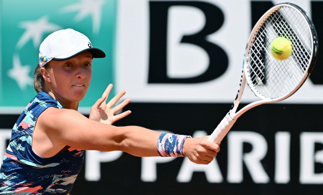 Iga Swiatek arrasó con Aryna Sabalenka y defenderá su corona en la final el torneo de Roma