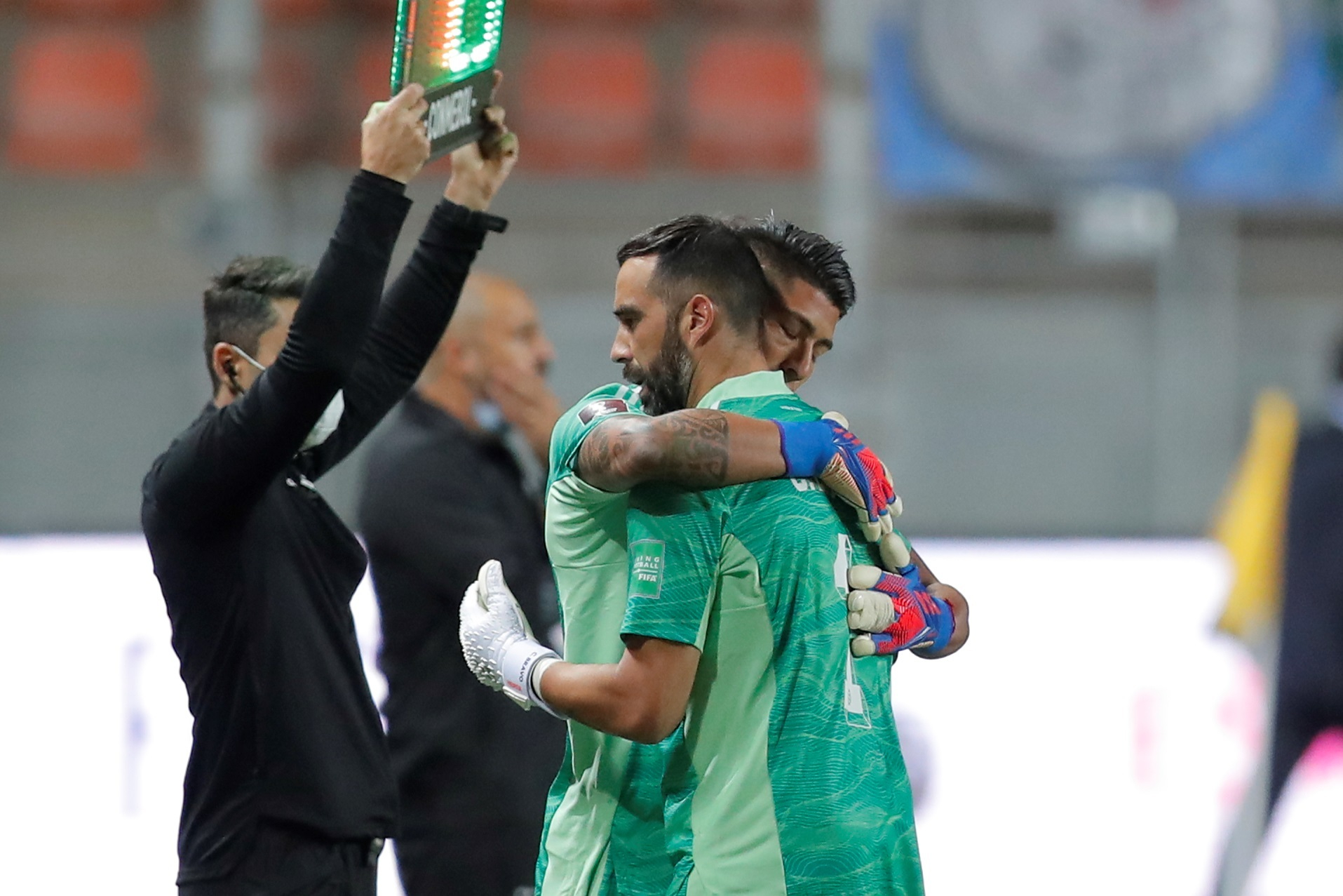 Pellegrini: Bravo tiene una lesión muscular y la temporada está terminada para él en el campo