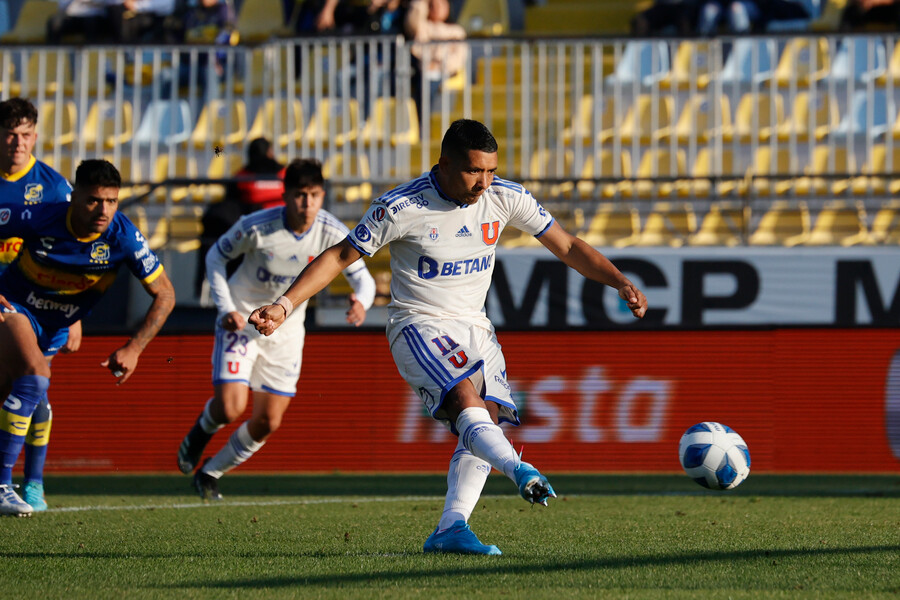 Cristian Palacios no falló desde los 12 pasos y anotó la igualdad para la U ante Everton