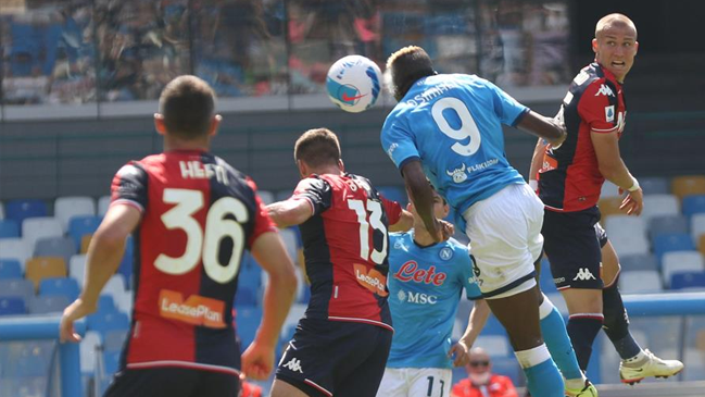 Genoa de Pablo Galdames fue goleado por Napoli y continúa al borde del descenso