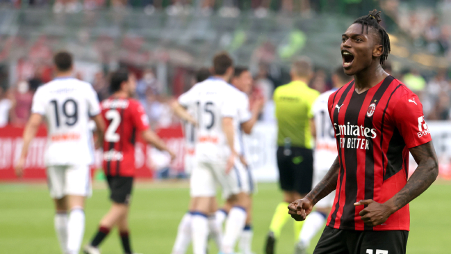 AC Milan quedó a un paso del Scudetto en Italia tras derribar a Atalanta en San Siro
