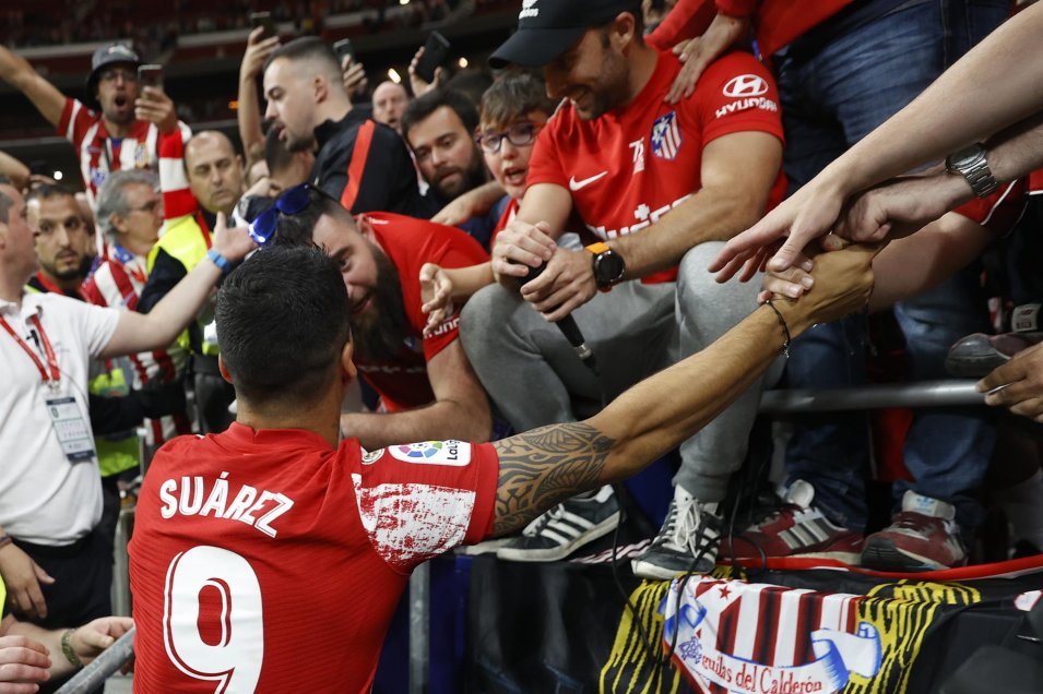 Luis Suárez fue homenajeado en su último partido en el Wanda Metropolitano con Atlético de Madrid