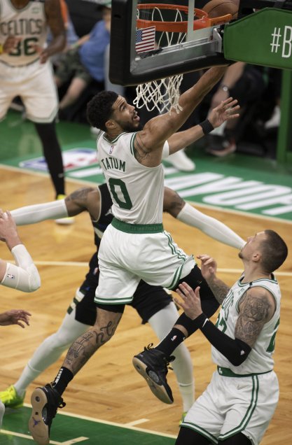 Bolton Celtics dejó en el camino a Milwaukee Bucks con una lluvia récord de triples