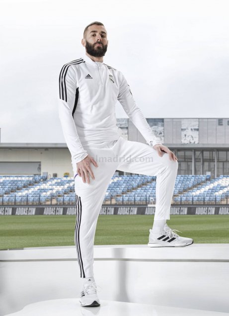 Real Madrid presentó nueva camiseta en honor a los 120 años del club