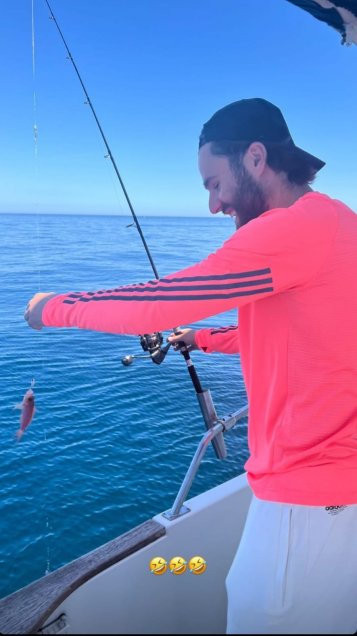 Relajo total: Ben Brereton Díaz salió a pescar junto a su novia Kimberley Abbott