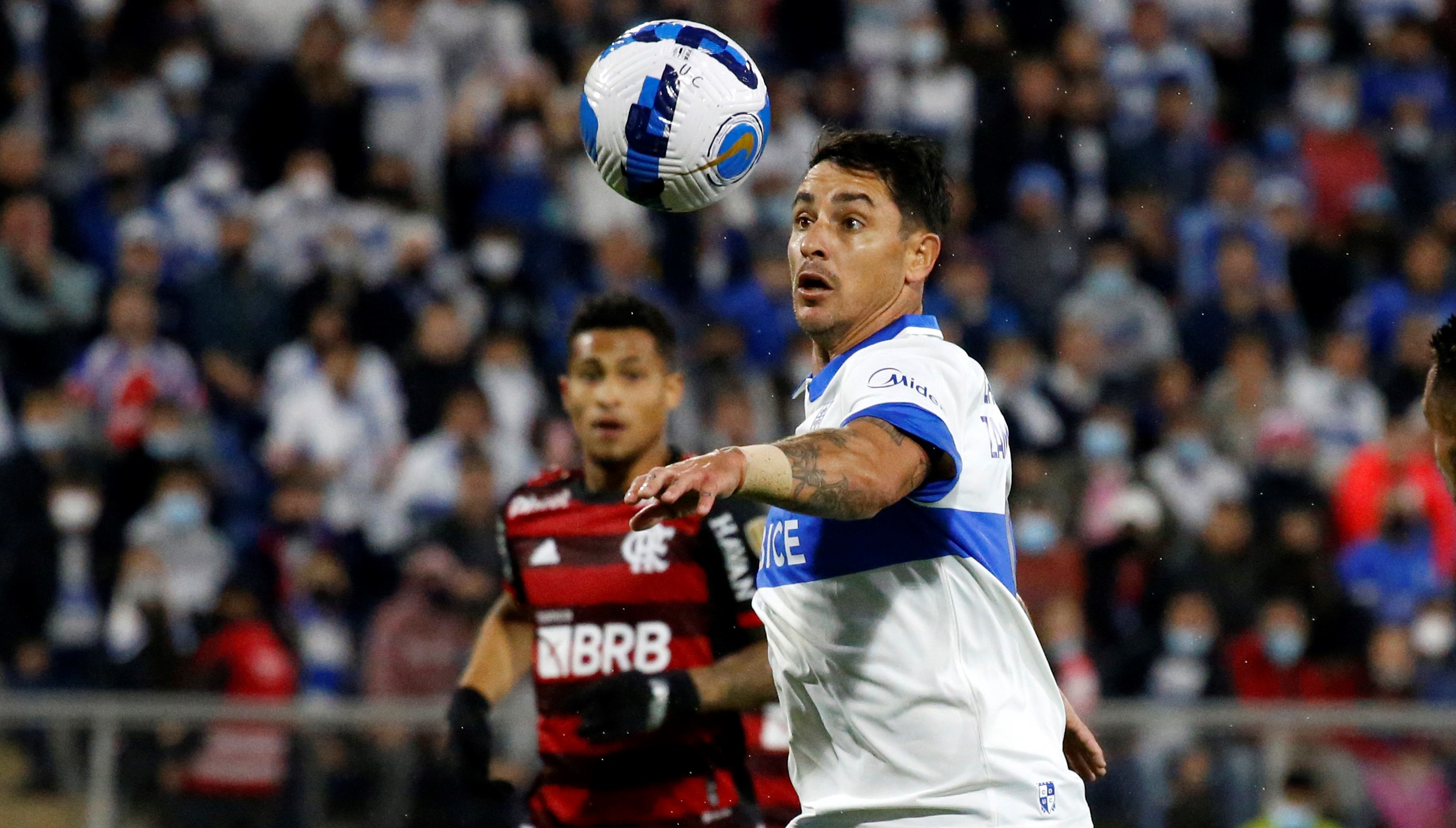 “La Franja”: La UC afrontará sin Holan el duelo con Flamengo en Río de Janeiro