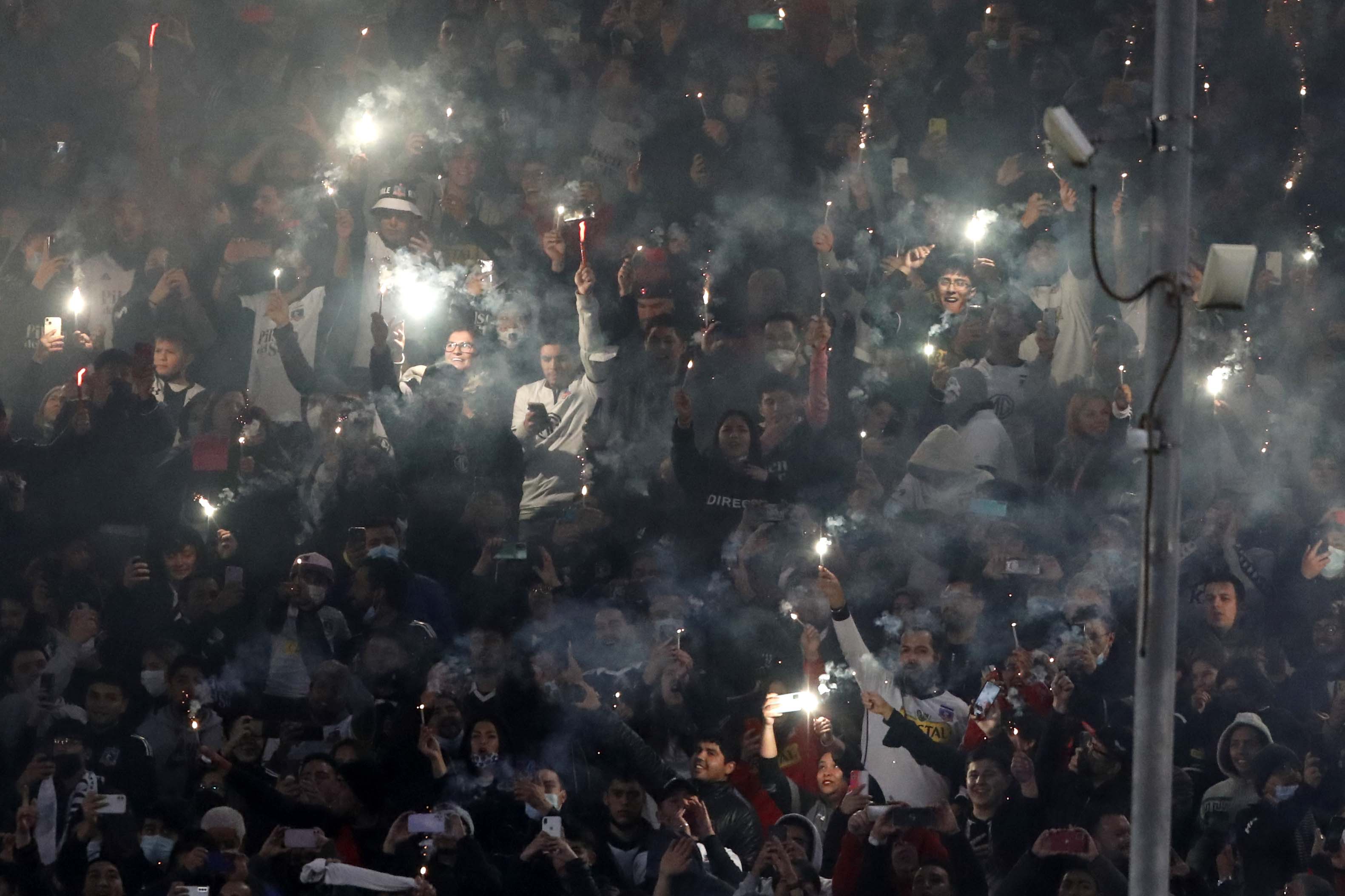 Conmebol sancionó a Colo Colo con un partido sin público y millonaria multa por incidentes ante River