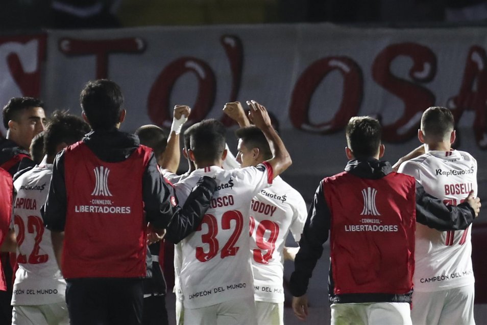 Estudiantes batió a Bragantino en Brasil y aseguró el liderato del Grupo C en la Libertadores