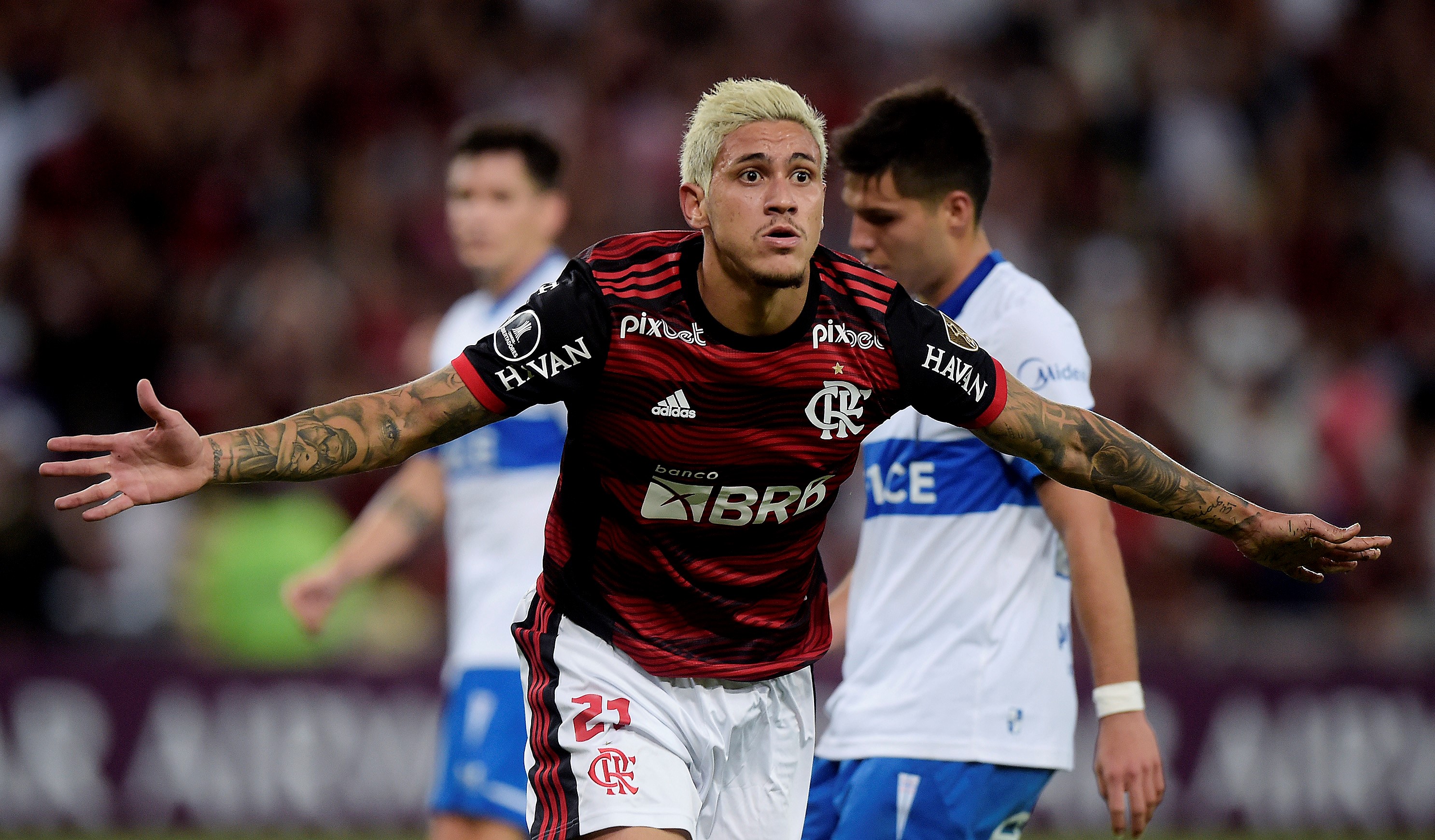 Flamengo liquidó a la UC en el final con un zurdazo de Pedro