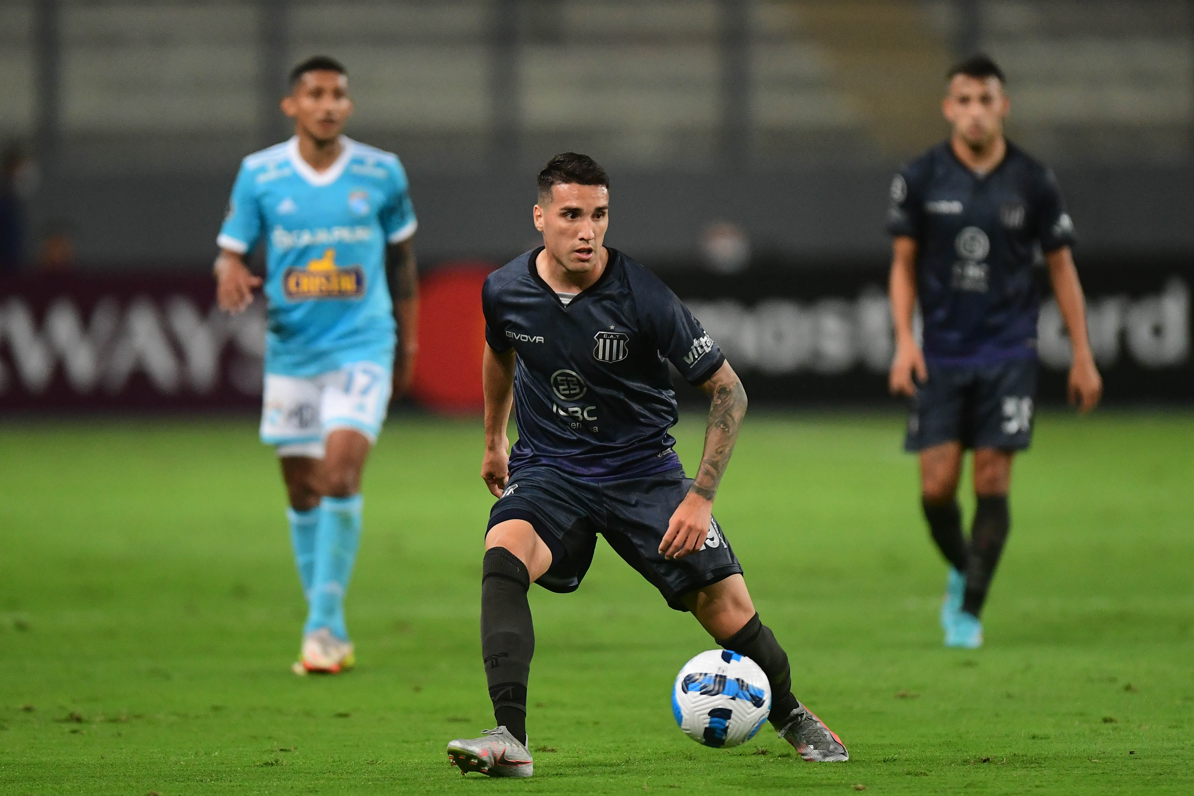 Talleres igualó con Sporting Cristal y se quedó con el segundo cupo a octavos en el grupo de la UC