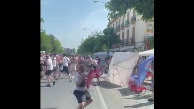 Hinchas de Frankfurt y Rangers protagonizaron batalla campal antes de la final de Europa League