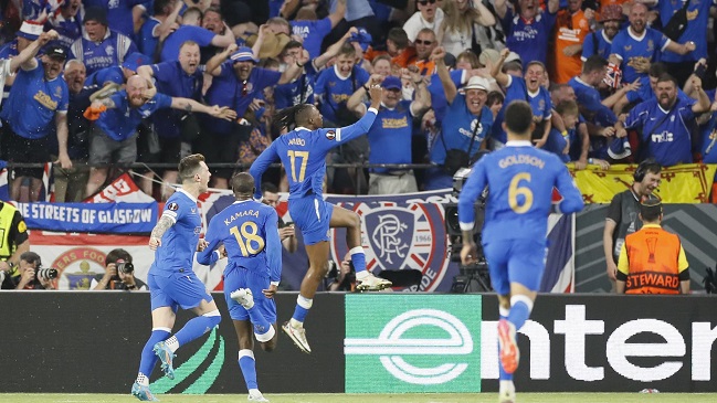 Joe Aribo aprovechó un error de Eintracht Frankfurt y puso en ventaja a Rangers