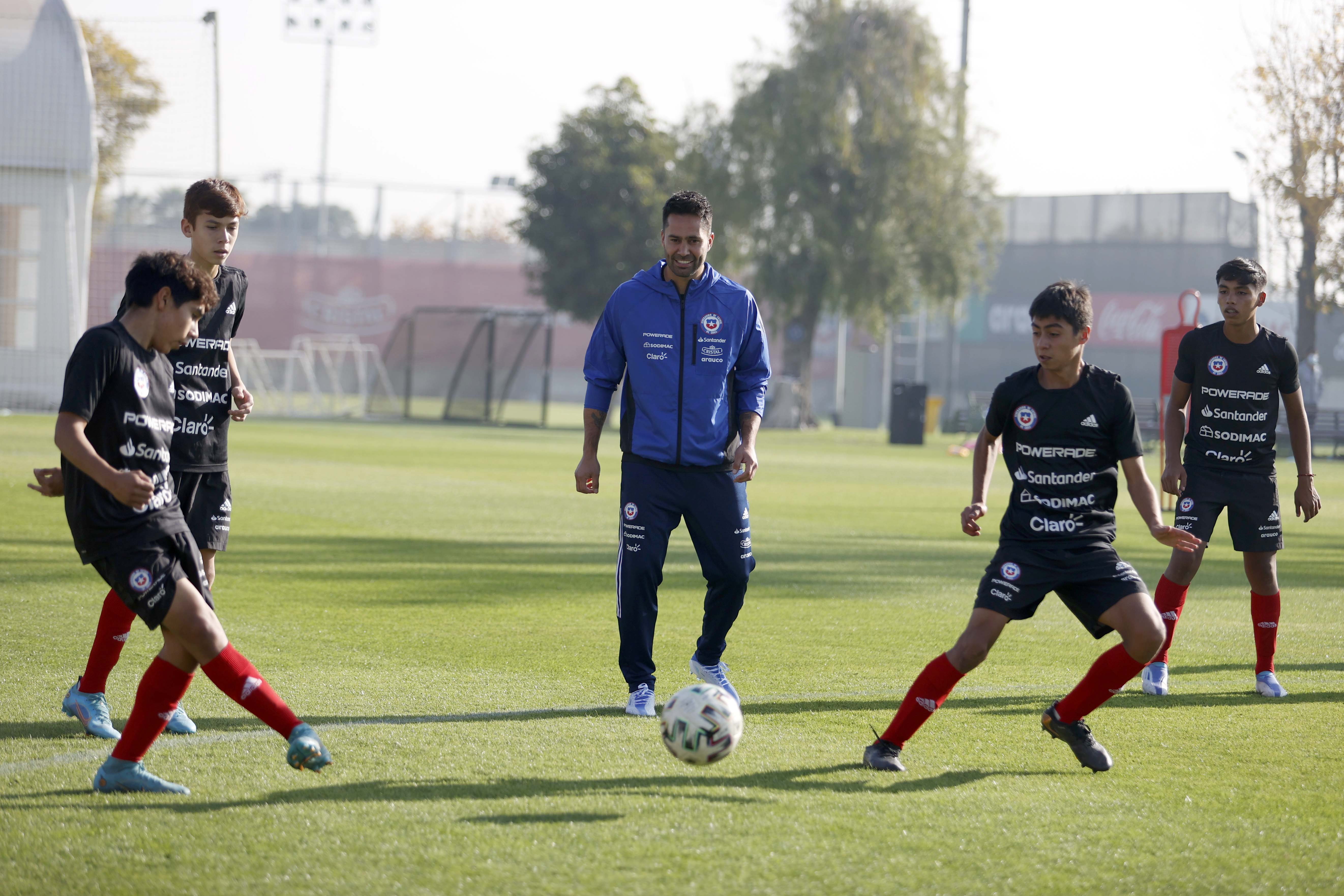 Luis Jiménez y Master Class a La Roja sub 15: Fue espectacular, lo pasé muy bien
