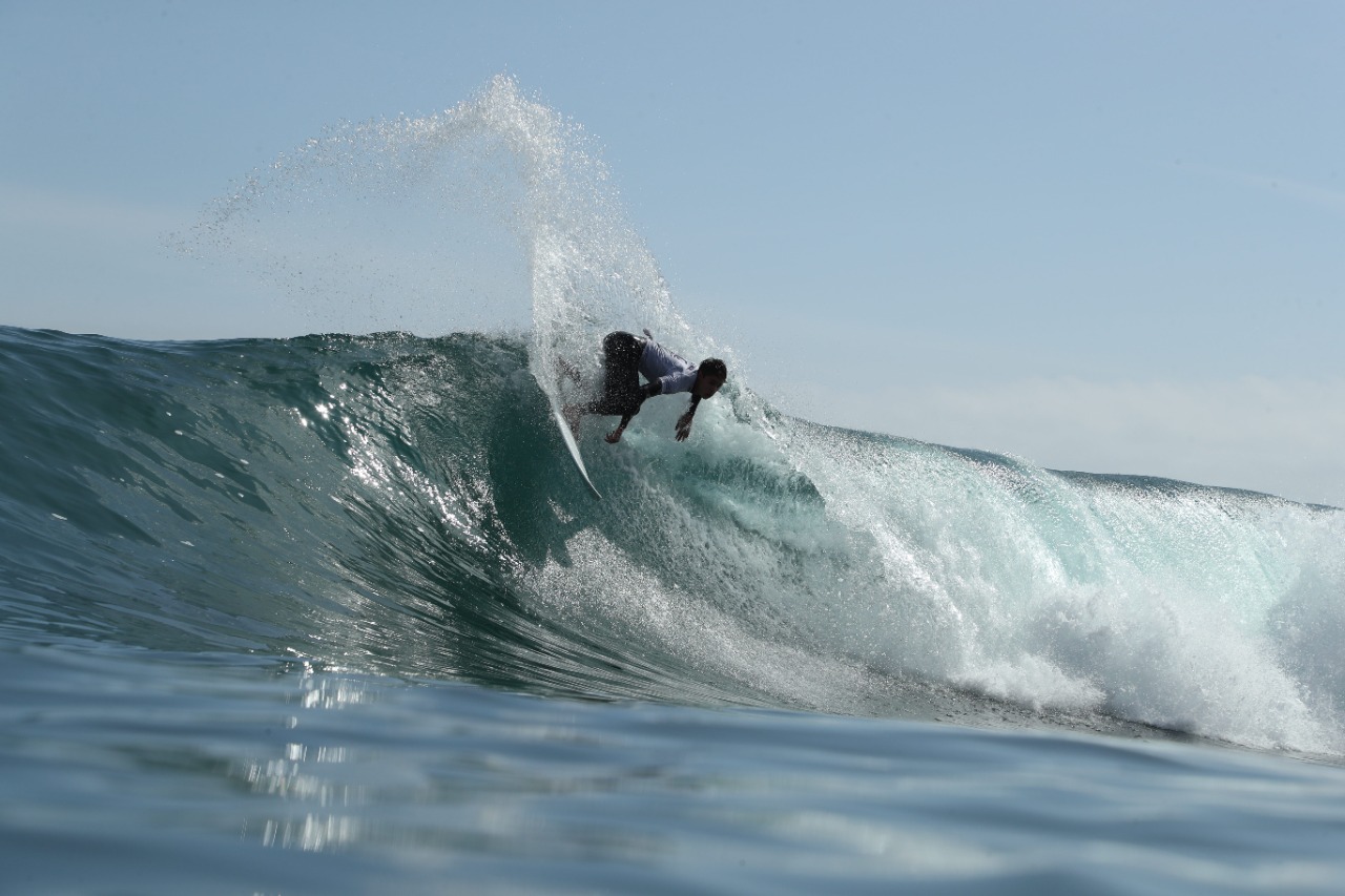 El joven astro chileno Noel de la Torre atacó con todo en el Iquique Pro Surf 2022