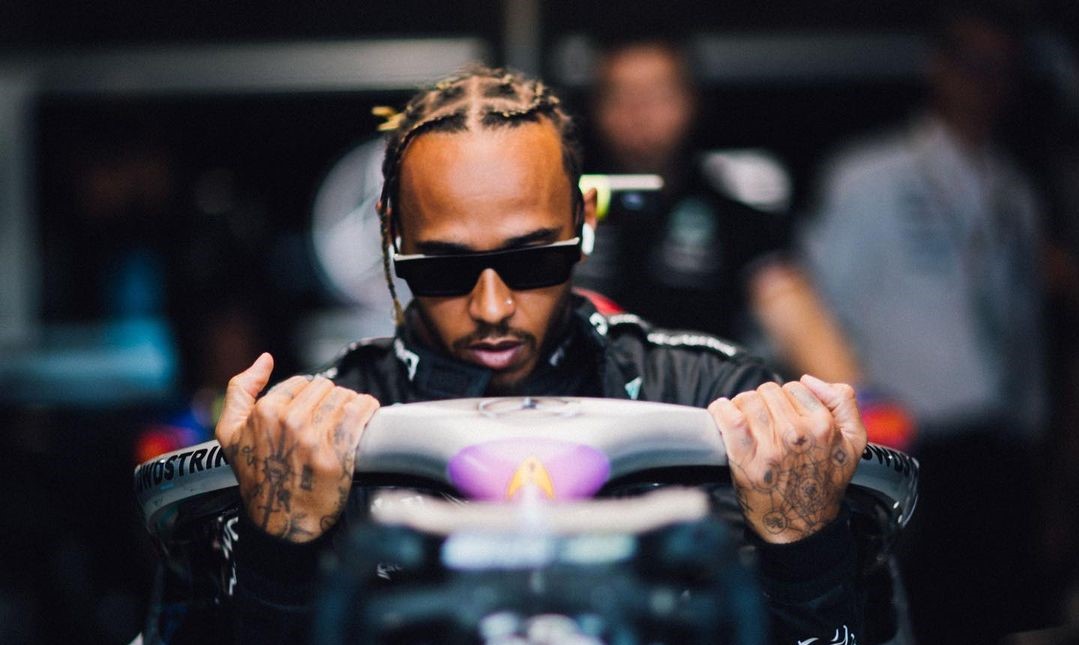 Asociación de pilotos defendió el reglamento de la FIA y cargó contra Lewis Hamilton