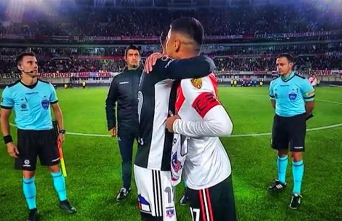 ¡Capitanes chilenos! Paulo Díaz y Gabriel Suazo lucieron las jinetas en duelo entre River y Colo Colo