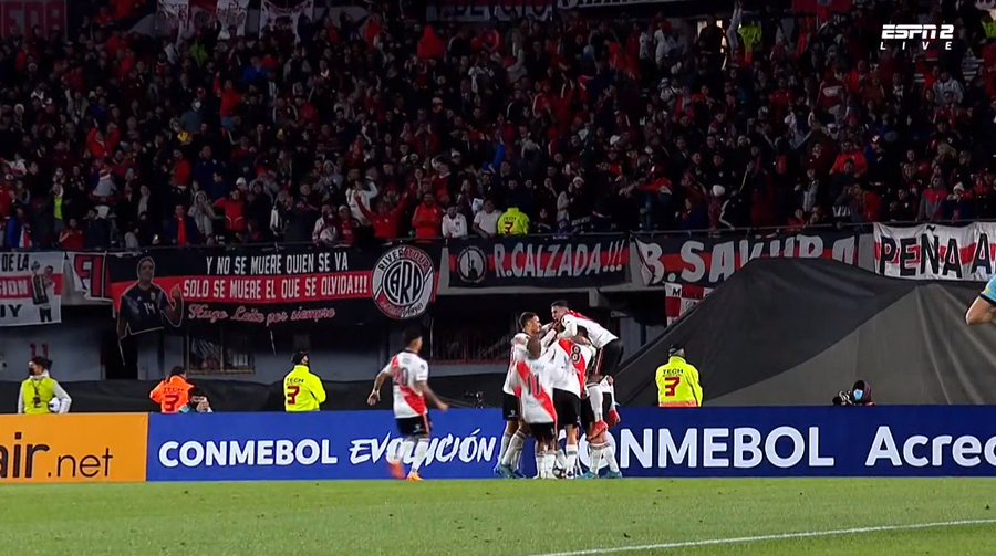 River Plate desató el vendaval con los goles de Martínez y Barco ante Colo Colo