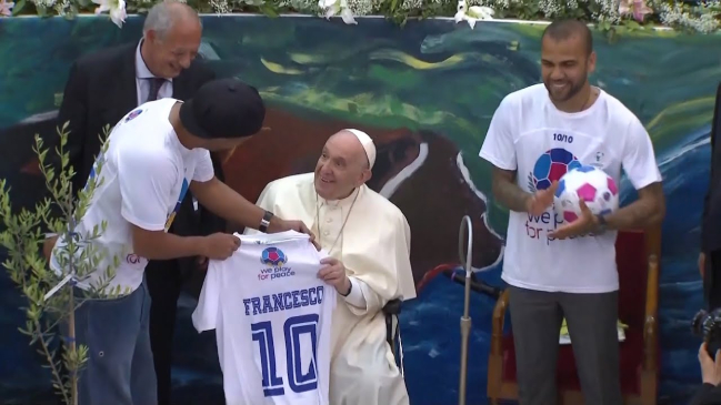 Papa Francisco anunció partido por la paz en honor a Diego Maradona