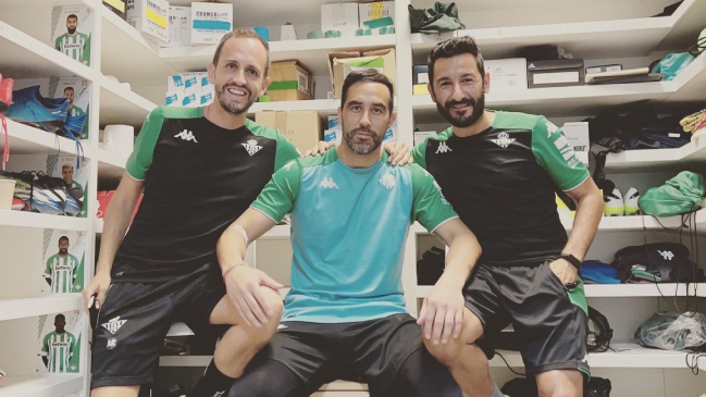 Claudio Bravo agradeció al staff de Betis: El éxito se consigue con grandes profesionales y personas