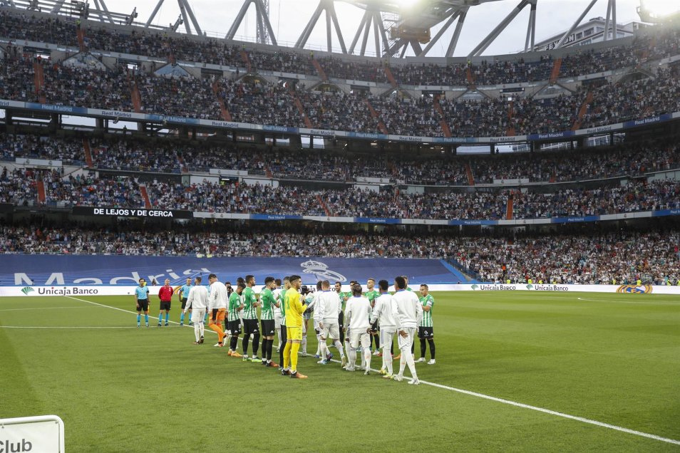 Real Madrid y Betis se hicieron pasillo mutuamente por ser campeones de La Liga y la Copa del Rey
