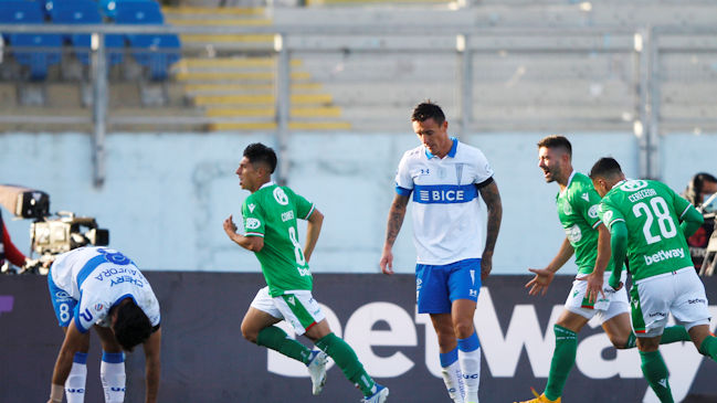 Universidad Católica fue doblegada por Audax Italiano en intenso partido y cerró una opaca semana