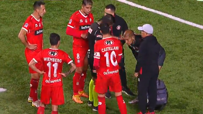 El partido entre La Calera y La Serena estuvo detenido producto de una bomba de ruido