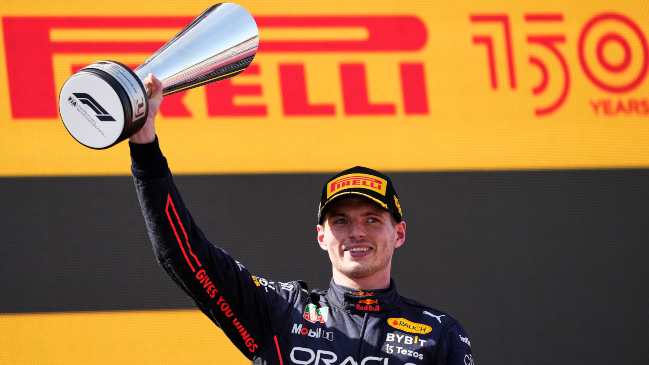 Verstappen aprovechó el retiro de Leclerc y tomó el liderato de la F1 tras imponerse en España